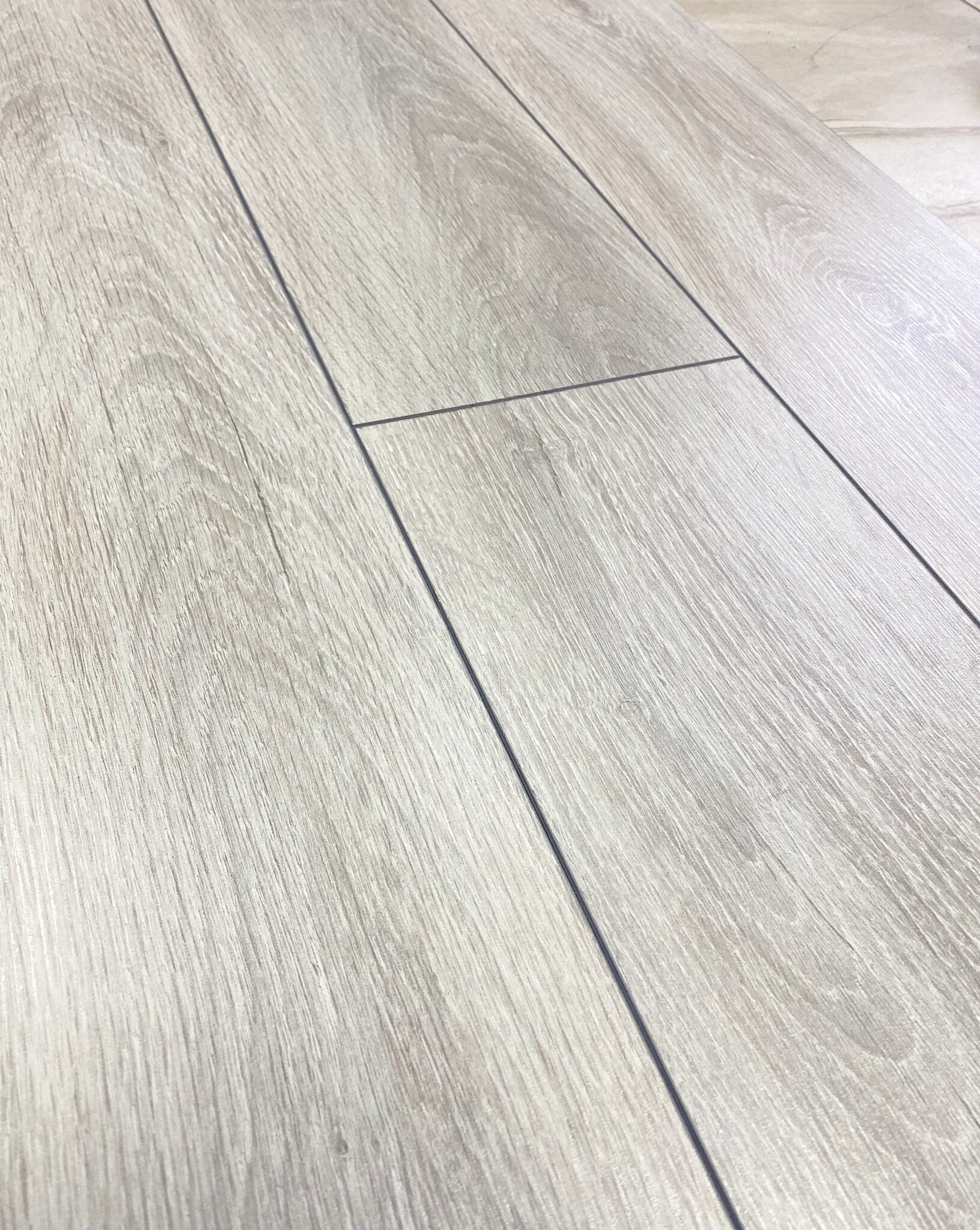 Ламинат Strong GW 4V фаска Дуб Шато 1380*190*8мм. (0,2622) 1/8 (480)