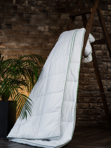 Одеяло "PREMIUM ALOE VERDE" алое 172х205 всесезонное