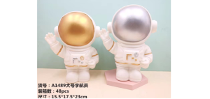 Копилка для детей космонавт