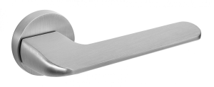 Ручка дверная РЕНЦ ЛЮКС 06 "Мерано", кругл накл, супер сатин хром (20)